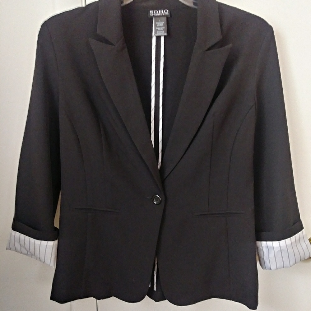 Soho Apparel Black Blazer